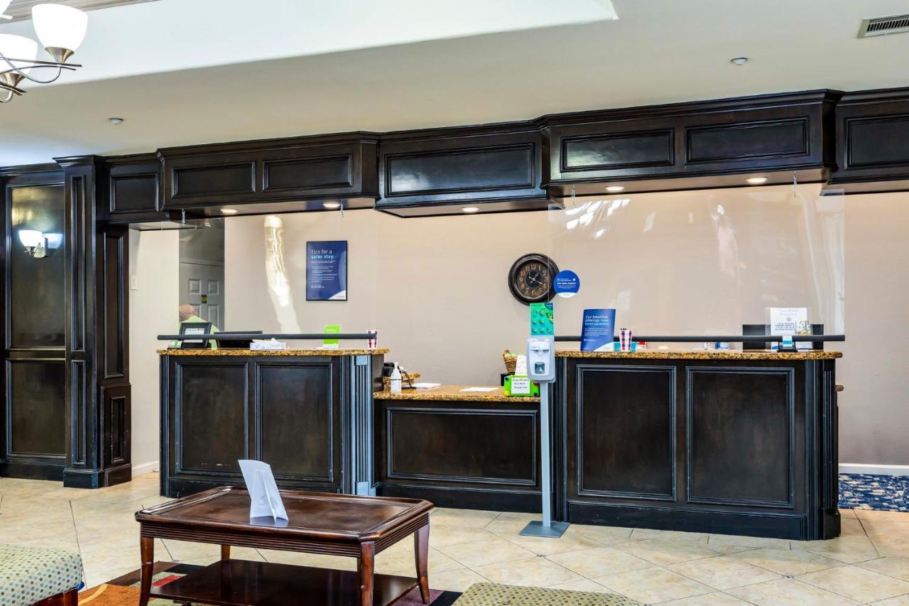 La Quinta By Wyndham Livingston Hotel Buitenkant foto