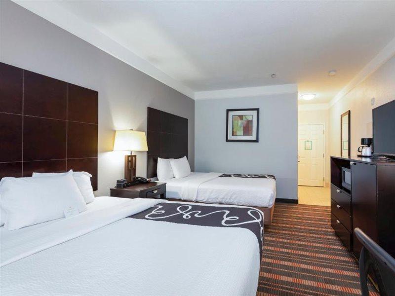 La Quinta By Wyndham Livingston Hotel Buitenkant foto