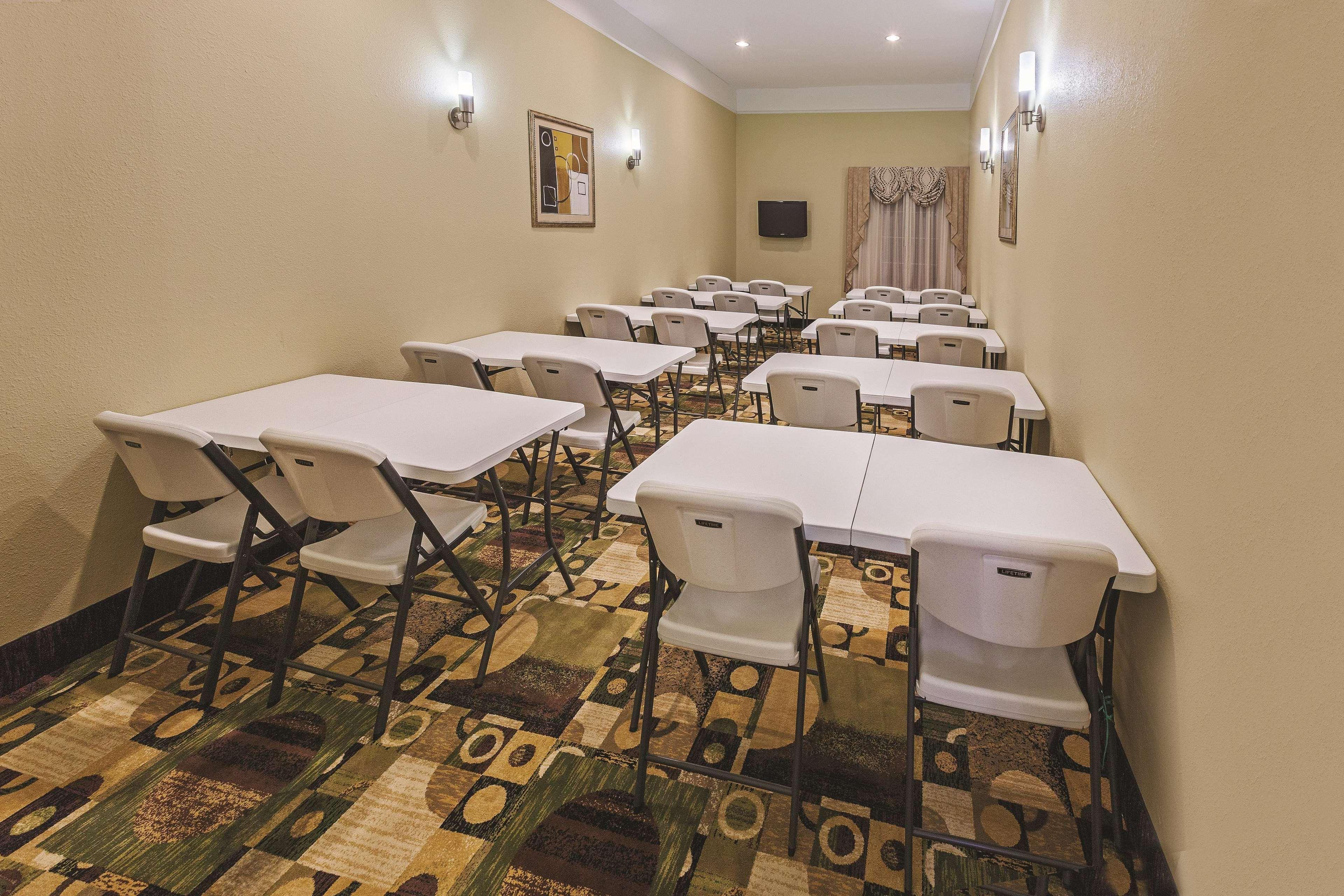 La Quinta By Wyndham Livingston Hotel Buitenkant foto